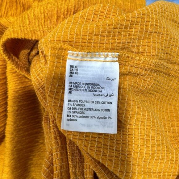 ALFANI CRINKLED TEXTURED HALTER TOP - Picture 7 of 8